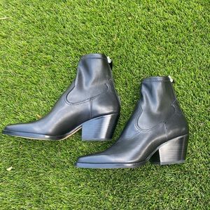 Dolce Vita Black Booties (Style: Shanta) Size US 7